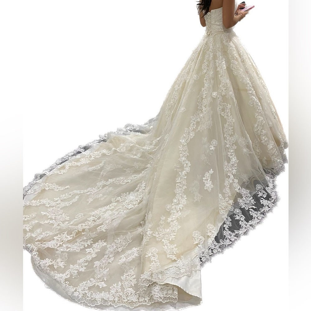 Wedding dress - Picture 5 of 10